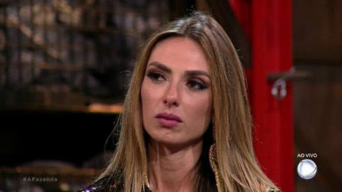 Nicole Bahls revela o que pretende fazer antes de se casar e fãs iniciam torcida