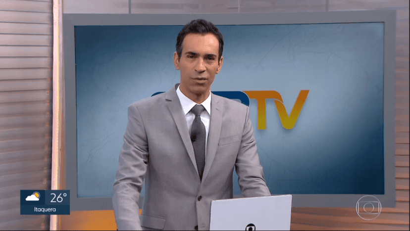 César Tralli na bancada do Jornal Nacional da Globo deverá migrar para a CNN Brasil (Foto: Reprodução) César Tralli na bancada do Jornal Nacional da Globo deverá migrar para a CNN Brasil (Foto: Reprodução)