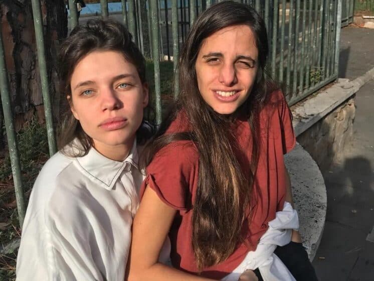 Bruna Linzmeyer aparece em foto com a namorada e vira assunto na web