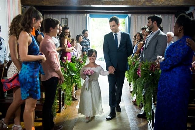 Estela (Juliana Caldas) e Gael (Sergio Guizé) em O Outro Lado do Paraíso (Foto: Globo/Raquel Cunha) Estela (Juliana Caldas) e Gael (Sergio Guizé) em O Outro Lado do Paraíso (Foto: Globo/Raquel Cunha)