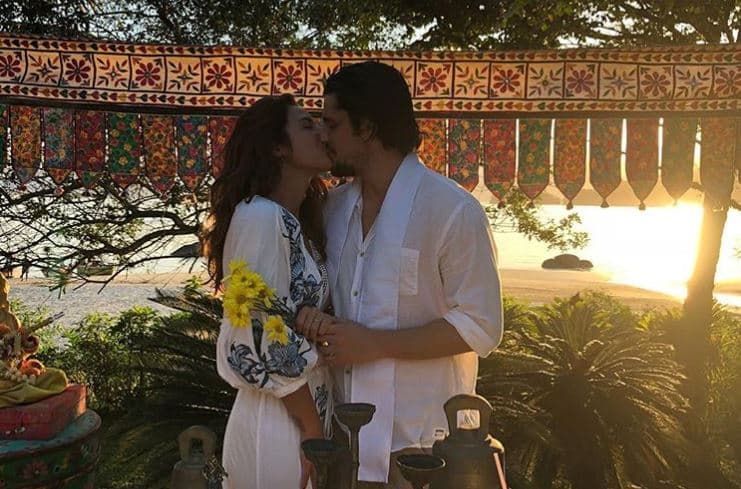 Bruno Gissoni aparece em clique romântico com Yanna Lavigne após casamento surpresa