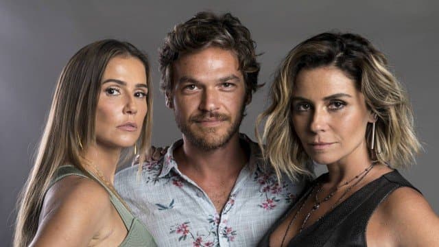 Luzia ou Karola? Deborah Secco conta pra quem vai sua torcida e faz revelação