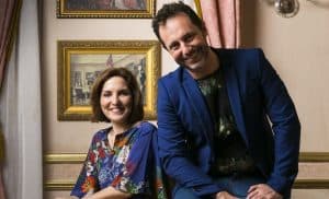 Thereza Falcão e Alessandro Marson, autores de Novo Mundo (Foto: TV Globo / Raquel Cunha)) Thereza Falcão e Alessandro Marson, autores de Novo Mundo (Foto: TV Globo / Raquel Cunha))