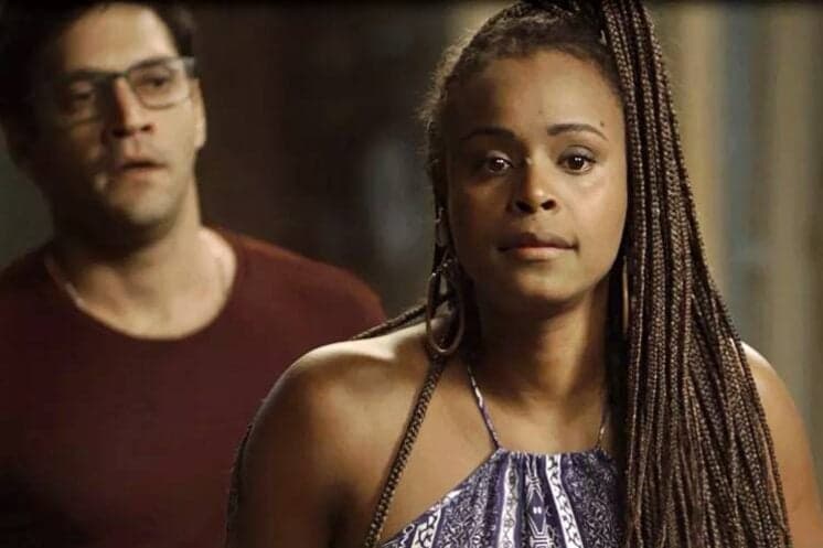 Segundo Sol: Doralice descobre gravidez das lésbicas e parte para cima de Ionan
