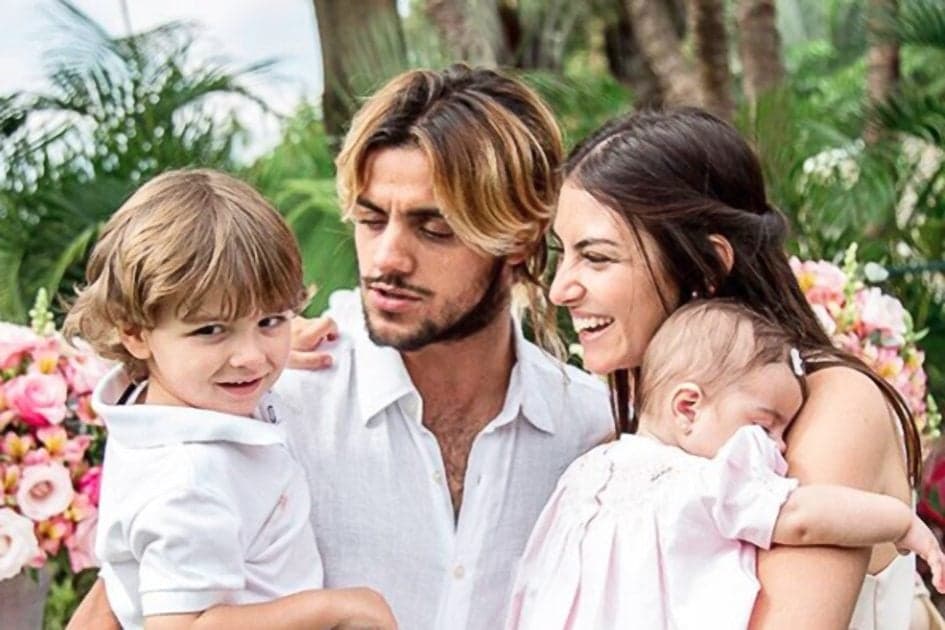 Felipe Simas e a família (Foto: Divulgação) Felipe Simas e a família (Foto: Divulgação)