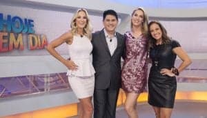 Ticiane Pinheiro, Cesar Filho, Ana Hickmann e Renata Alves no Hoje em Dia (Foto: Edu Moraes/Record) Ticiane Pinheiro, Cesar Filho, Ana Hickmann e Renata Alves no Hoje em Dia (Foto: Edu Moraes/Record)