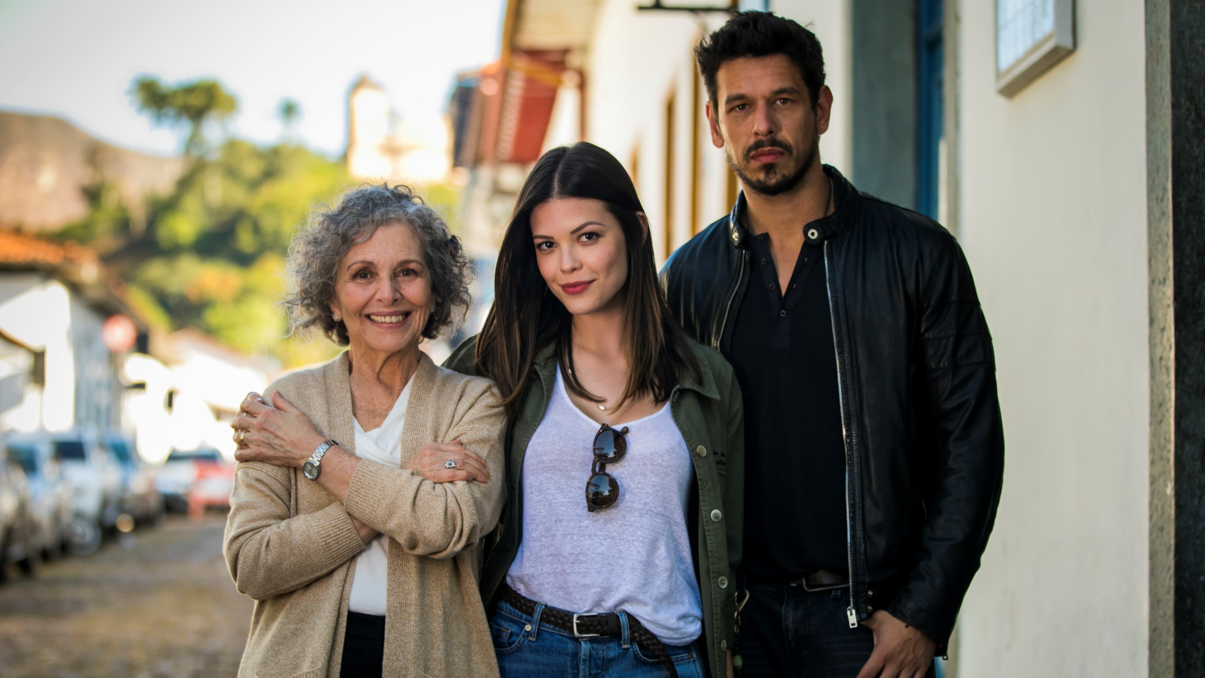 Margot (Irene Ravache), Cris (Vitória Strada) e Alain em Espelho da Vida (Foto: Reprodução) Margot (Irene Ravache), Cris (Vitória Strada) e Alain em Espelho da Vida (Foto: Reprodução)