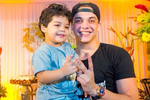 Wesley Safadão e um de seus filhos (Foto: Divulgação) Wesley Safadão e um de seus filhos (Foto: Divulgação)