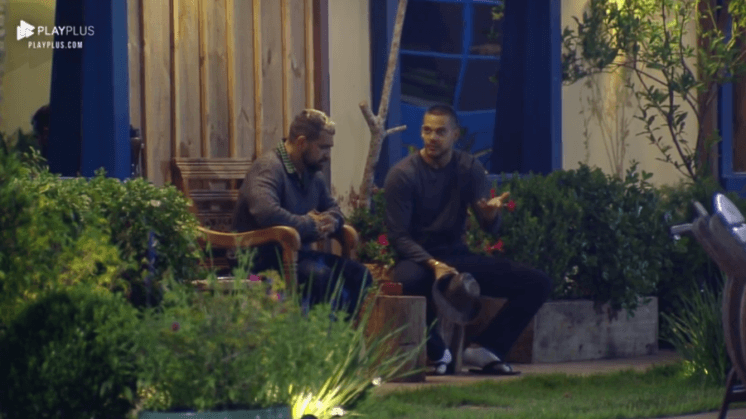 A Fazenda: Caique Aguiar tem conversa séria com Evandro Santo e fala sobre desavenças