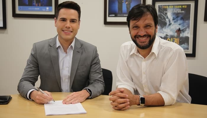 O apresentador Luiz Bacci e Antonio Guerreiro, Vice-Presidente de Jornalismo da Record (Foto: Divulgação/Record) O apresentador Luiz Bacci e Antonio Guerreiro, Vice-Presidente de Jornalismo da Record (Foto: Divulgação/Record)