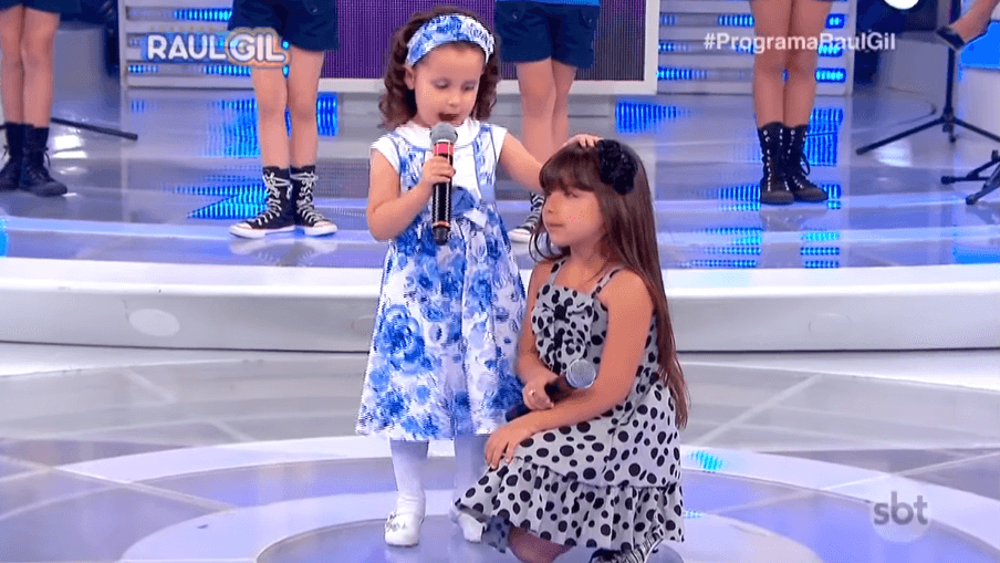 Yasmin e Milena no Programa Raul Gil (Foto: Reprodução) Yasmin e Milena no Programa Raul Gil (Foto: Reprodução)