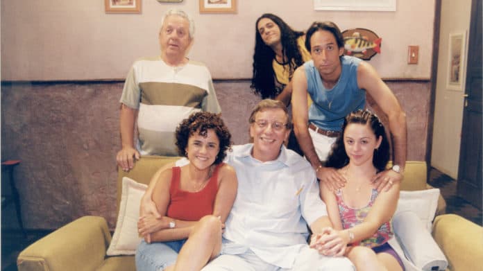 O Álbum da Grande Família está causando dores de cabeça a Rede Globo (Foto: Reprodução/ Globo) O Álbum da Grande Família está causando dores de cabeça a Rede Globo (Foto: Reprodução/ Globo)