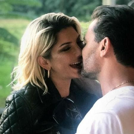 Antonia Fontenelle aos beijos com o cantor sertanejo Eduardo Costa (Reprodução/Instagram) Antonia Fontenelle aos beijos com o cantor sertanejo Eduardo Costa (Reprodução/Instagram)
