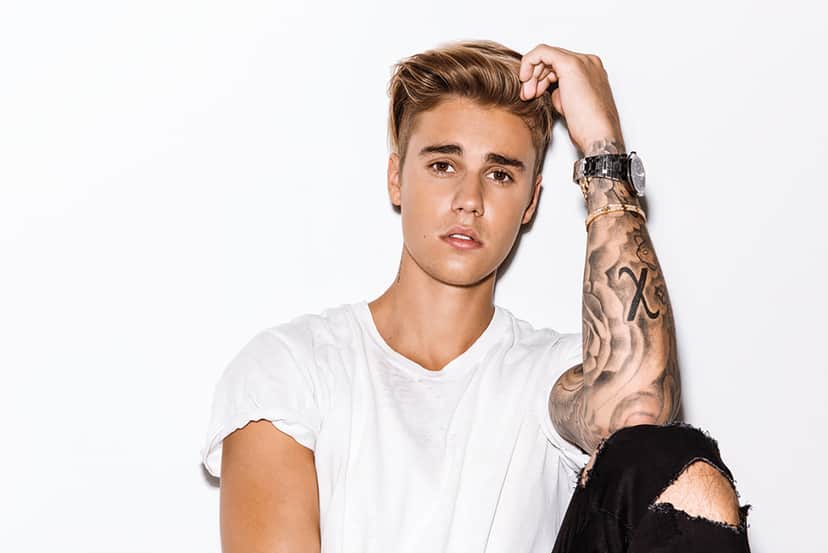 Justin Bieber é flagrado ajudando morador de rua (Foto: Reprodução) Justin Bieber é flagrado ajudando morador de rua (Foto: Reprodução)