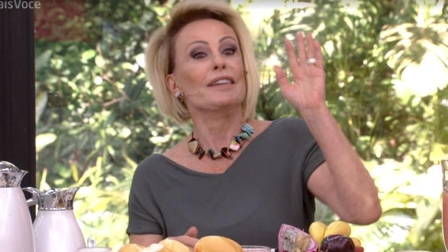 Ana Maria Braga sofre com invasão de insetos durante Mais Você na Globo Ana Maria Braga sofre com invasão de insetos durante Mais Você na Globo