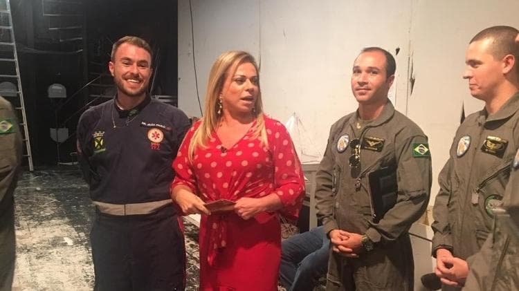 Christina Rocha tietou Presidente Bolsonaro nos estúdios do Programa Silvio Santos no SBT Christina Rocha tietou Presidente Bolsonaro nos estúdios do Programa Silvio Santos no SBT