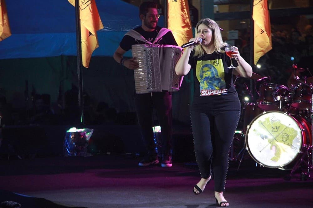 Marília Mendonça passou mal durante o show (Foto: Rickardo Marques) Marília Mendonça passou mal durante o show (Foto: Rickardo Marques)