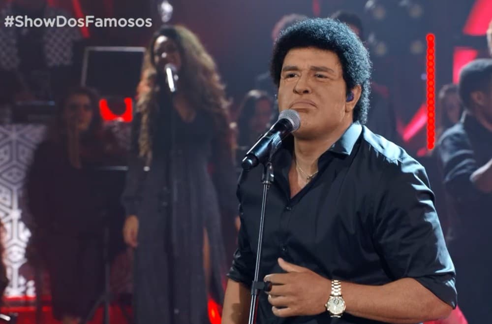 Diogo Nogueira cantou 'Fogo e Paixão' em uma homenagem a Wando no' Show dos Famosos' — (Foto: TV Globo) Diogo Nogueira cantou 'Fogo e Paixão' em uma homenagem a Wando no' Show dos Famosos' — (Foto: TV Globo)