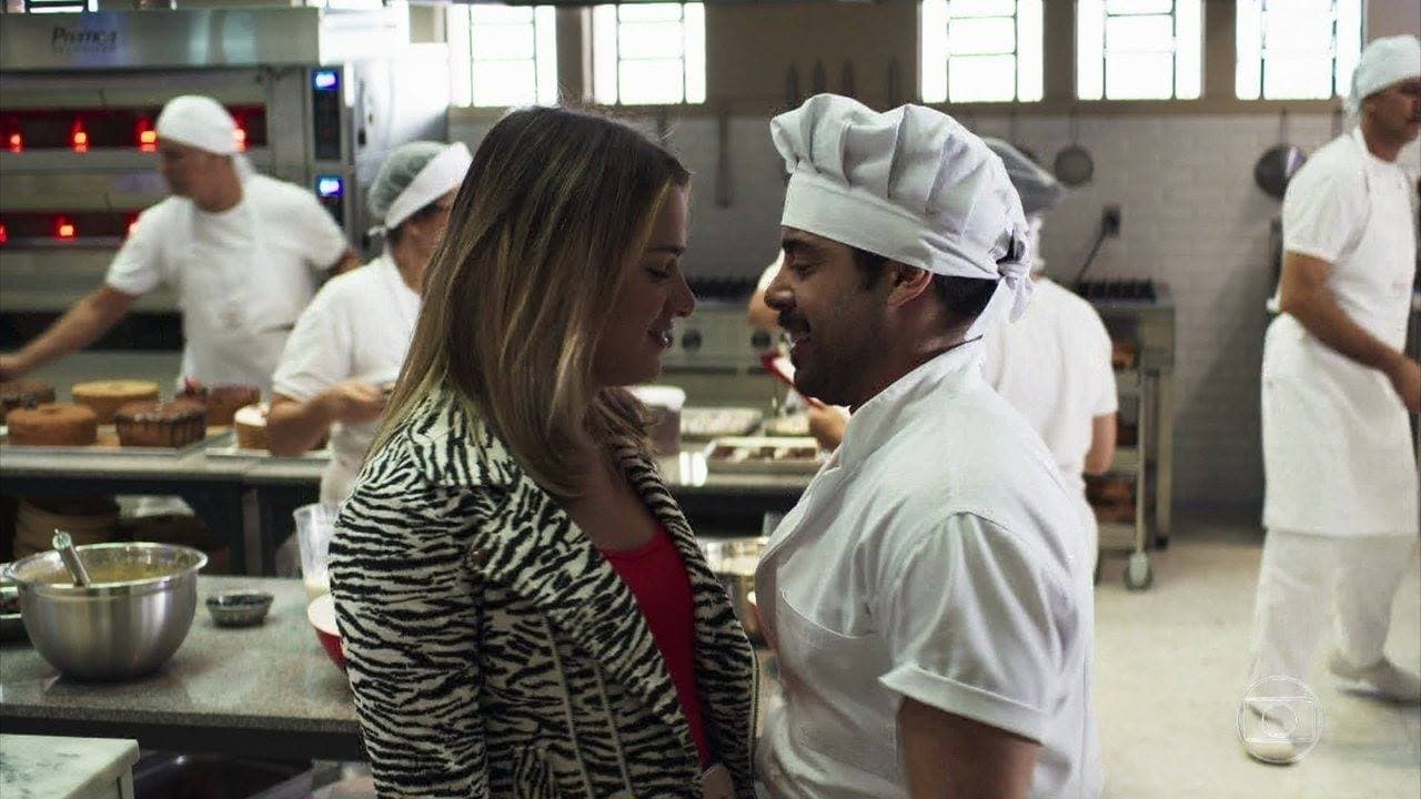Vai pintar um clima na Globo entre Abel (Pedro Carvalho) e Britney (Glamour Garcia) em A Dona do Pedaço (Foto: Reprodução) Vai pintar um clima na Globo entre Abel (Pedro Carvalho) e Britney (Glamour Garcia) em A Dona do Pedaço (Foto: Reprodução)