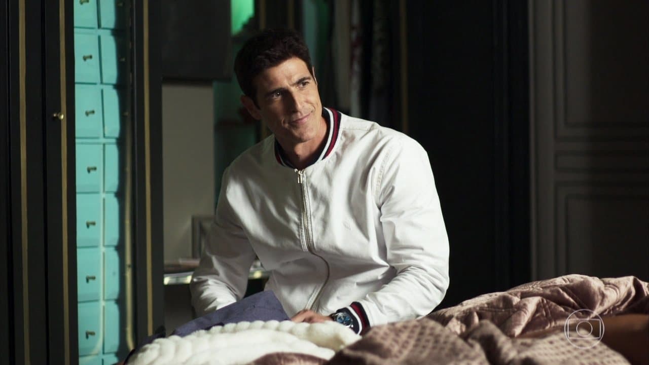 Régis (Reynaldo Gianecchini) encantado por Maria da Paz (Juliana Paes) em A Dona do Pedaço da Globo (Foto: Reprodução) Régis (Reynaldo Gianecchini) encantado por Maria da Paz (Juliana Paes) em A Dona do Pedaço da Globo (Foto: Reprodução)