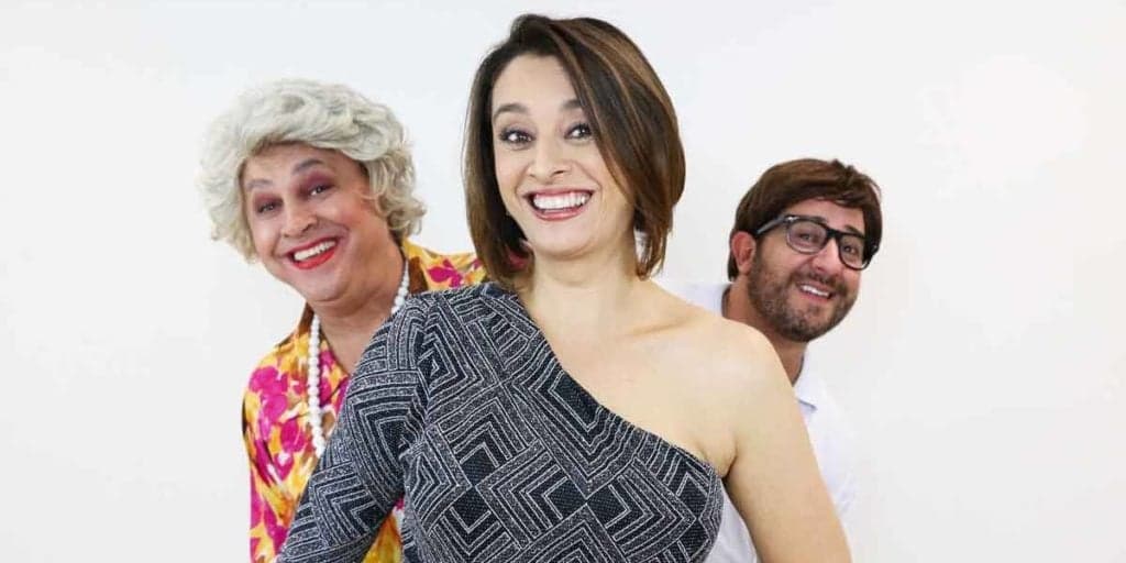 Catia Fonseca enaltece Band, fala de Sonia Abrão, Ronnie Von e TV Gazeta em peça e aparece de forma surpreendente