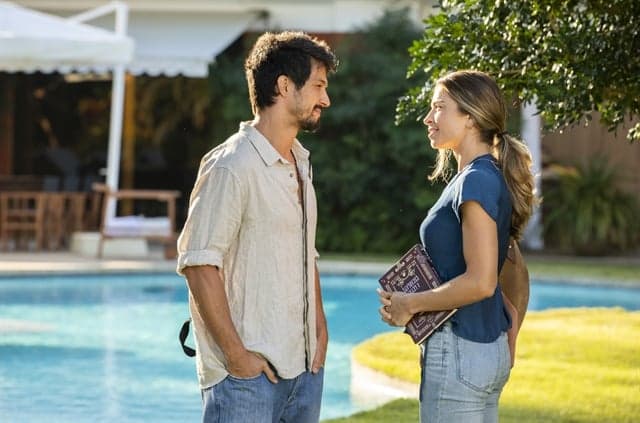 Marcos (Romulo Estrela) e Paloma (Grazi Massafera) em cena de Bom Sucesso (Foto: Globo/Victor Pollak) Marcos (Romulo Estrela) e Paloma (Grazi Massafera) em cena de Bom Sucesso (Foto: Globo/Victor Pollak)