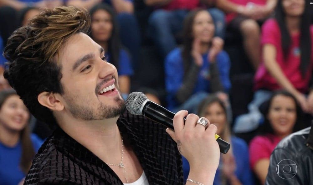 Luan Santana passa dos limites e se declara ao vivo para bonitona do Dança dos Famosos