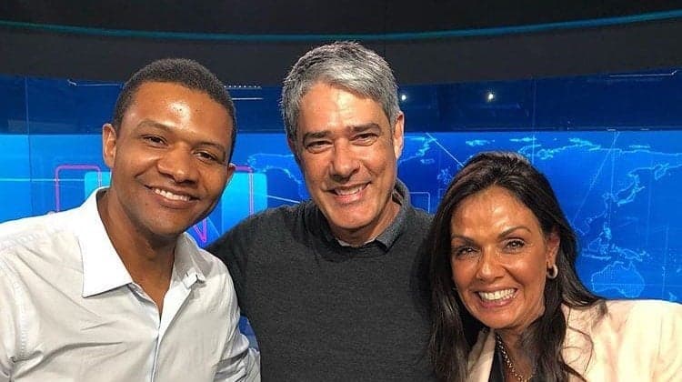 William Bonner faz ligação para substitutos do Jornal Nacional e informações de convite secreto são divulgadas