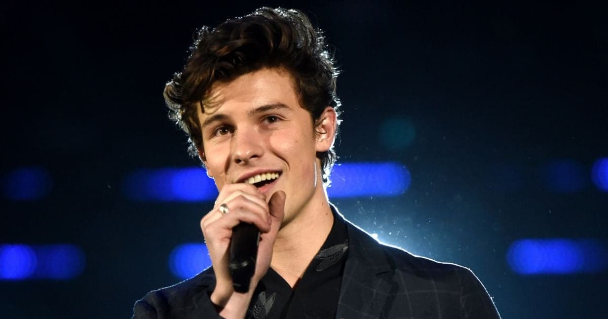 Shawn Mendes é visto desolado depois de ter que cancelar um de seus shows no Brasil (Foto: Reprodução) Shawn Mendes é visto desolado depois de ter que cancelar um de seus shows no Brasil (Foto: Reprodução)