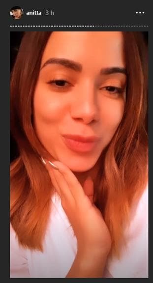 A cantora voltou a mexer em sua boca e deu o que falar nas redes sociais (Foto: Reprodução / Instagram) A cantora voltou a mexer em sua boca e deu o que falar nas redes sociais (Foto: Reprodução / Instagram)