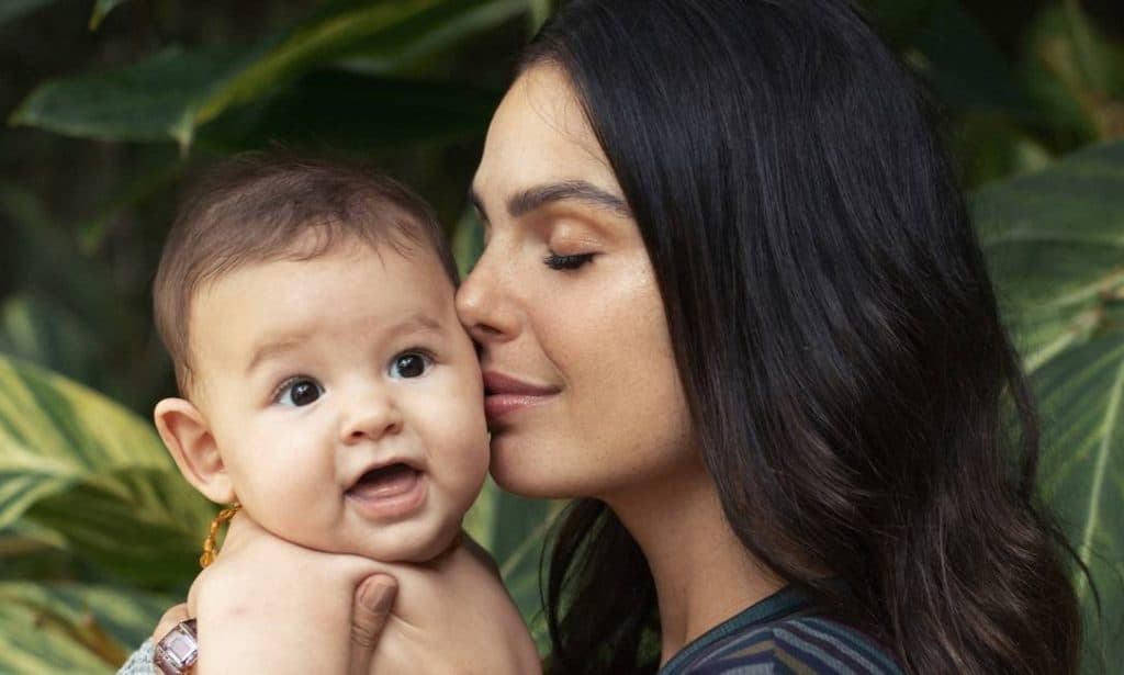 Amor de Mãe: Isis Valverde homenageia o filho em clima de estreia como Betina na Globo