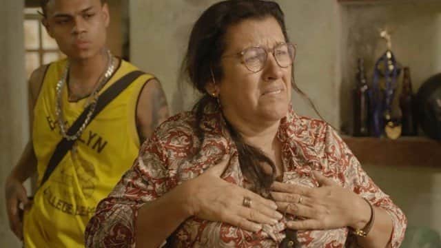 Lurdes se meterá em perigo por conta de Sandro em Amor de Mãe (Imagem: Reprodução / Globo) Lurdes se meterá em perigo por conta de Sandro em Amor de Mãe (Imagem: Reprodução / Globo)