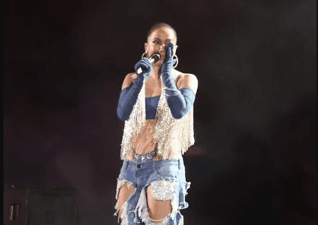 Anitta durante show (Foto: Reprodução) Anitta durante show (Foto: Reprodução)