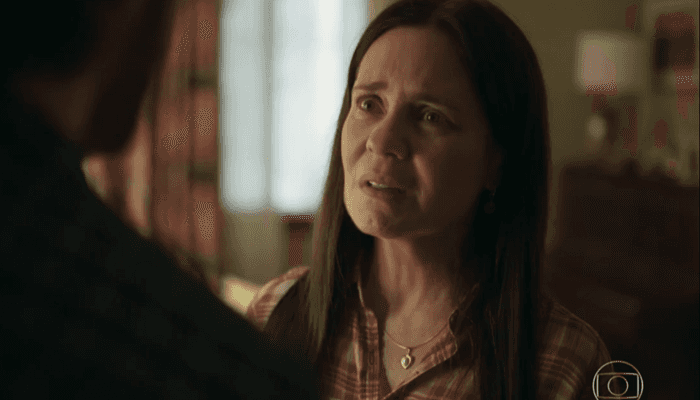 Thelma (Adriana Esteves) em Amor de Mãe (Foto: Reprodução/Globo) Thelma (Adriana Esteves) em Amor de Mãe (Foto: Reprodução/Globo)