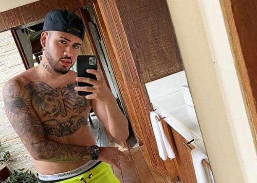 O famoso cantor e funkeiro, Kevinho deixou os seus fãs de queixo caído ao falar sobre sua bunda nas redes sociais (Foto: Reprodução/Instagram) O famoso cantor e funkeiro, Kevinho deixou os seus fãs de queixo caído ao falar sobre sua bunda nas redes sociais (Foto: Reprodução/Instagram)