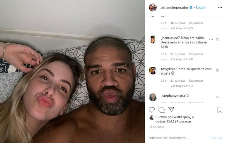 O jogador de futebol Adriano Imperador divulgou clique com a nova namorada (Reprodução: Instagram) O jogador de futebol Adriano Imperador divulgou clique com a nova namorada (Reprodução: Instagram)