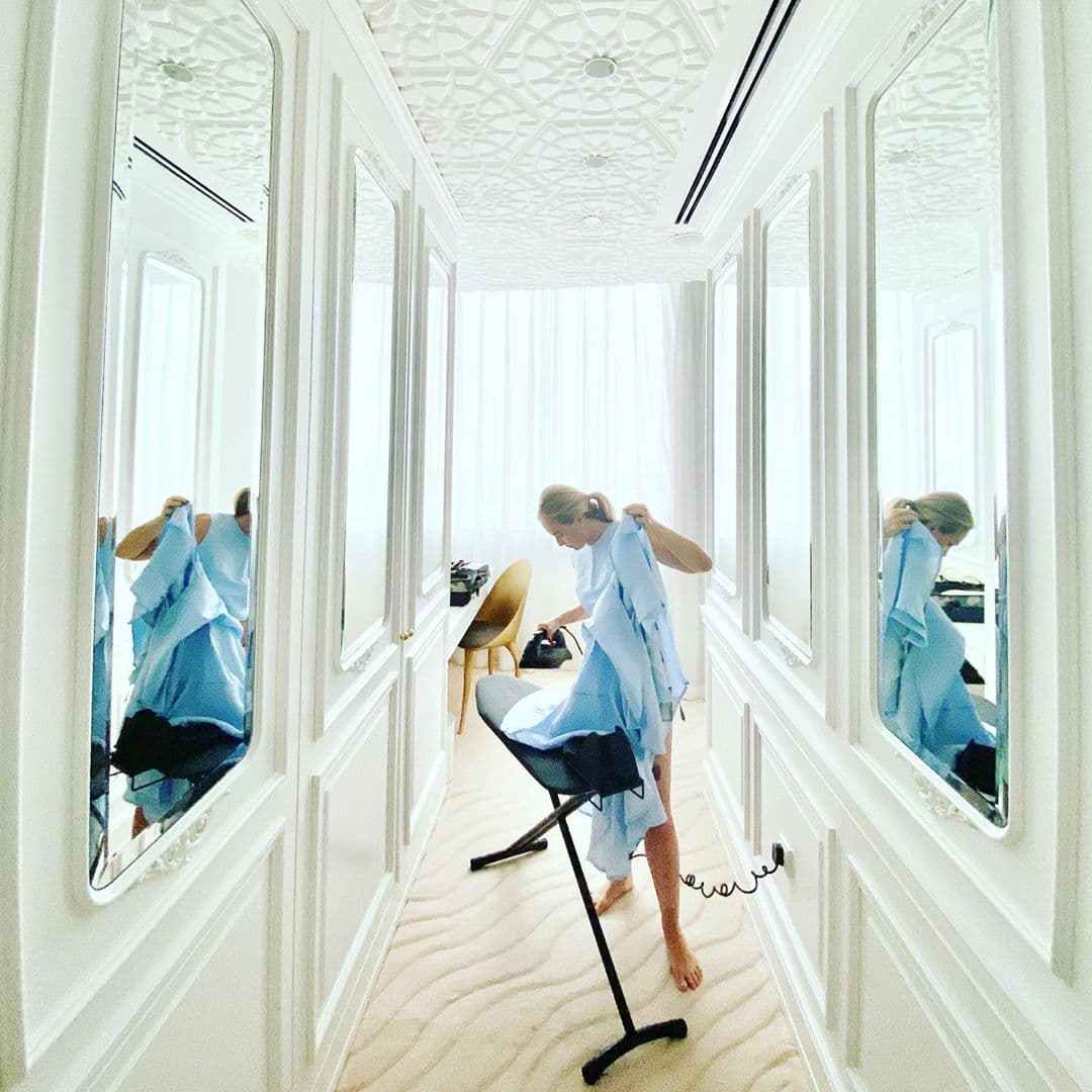 Angélica foi flagrada passando roupa (Foto: Reprodução/Instagram) Angélica foi flagrada passando roupa (Foto: Reprodução/Instagram)