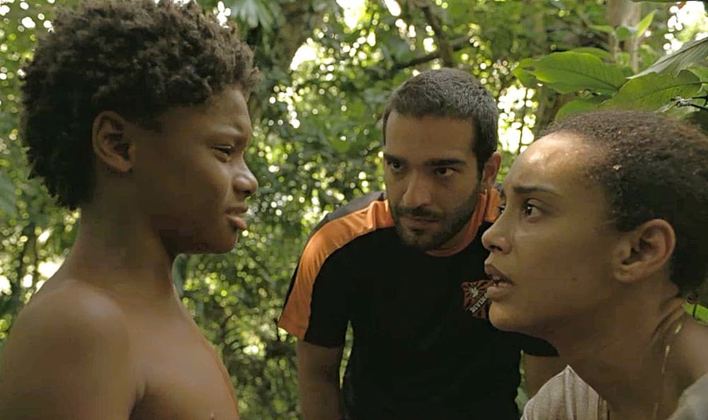 Sandro e Vitória encontram Tiago fragilizado após erro de Belizário em cena de Amor de Mãe Sandro e Vitória encontram Tiago fragilizado após erro de Belizário em cena de Amor de Mãe