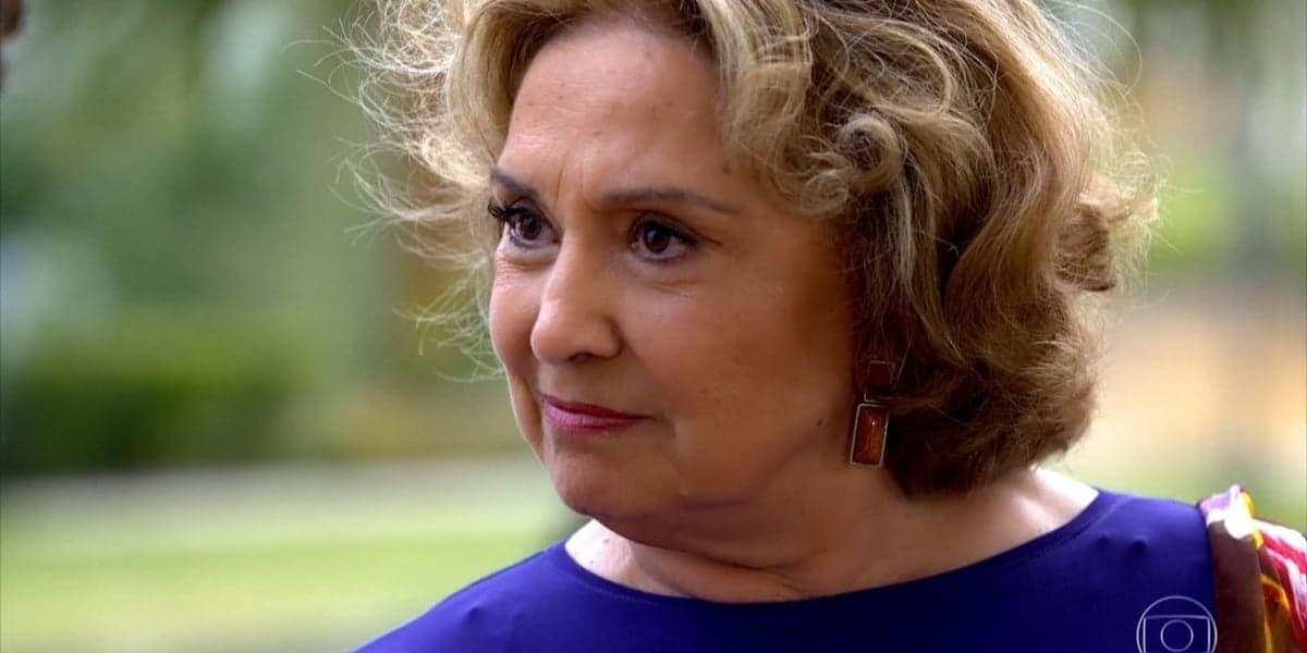 Íris (Eva Wilma) engana Tereza Cristina (Christiane Torloni) com falso segredo em Fina Estampa (Foto: Reprodução/Globo) Íris (Eva Wilma) engana Tereza Cristina (Christiane Torloni) com falso segredo em Fina Estampa (Foto: Reprodução/Globo)