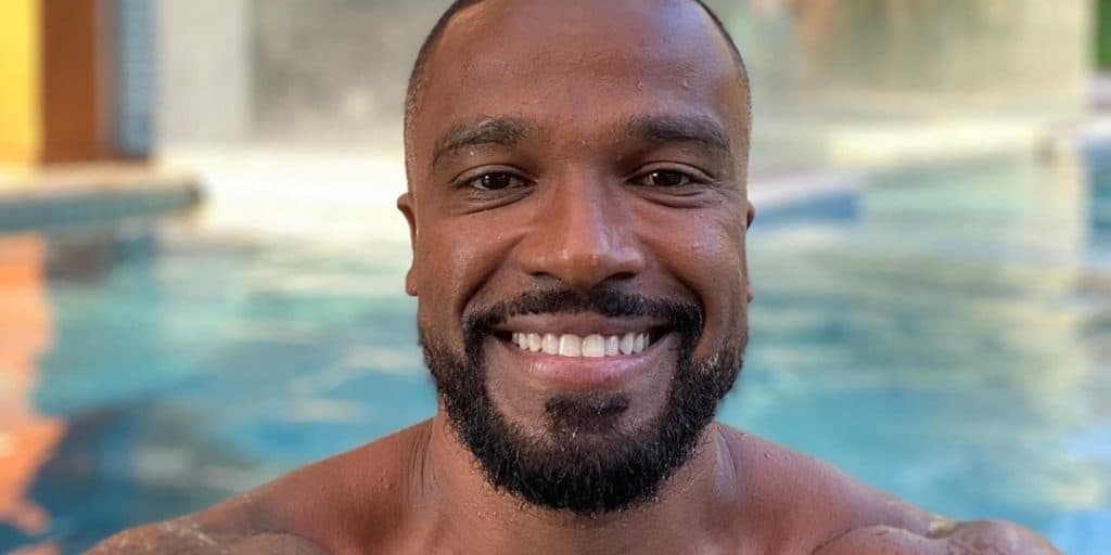 Alexandre Pires relembra premiação internacional