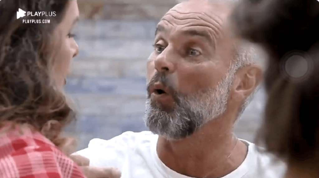 A Fazenda 12: Mateus Carrieri destrói Cartolouco após atitude covarde: "C*zão!"; veja o vídeo