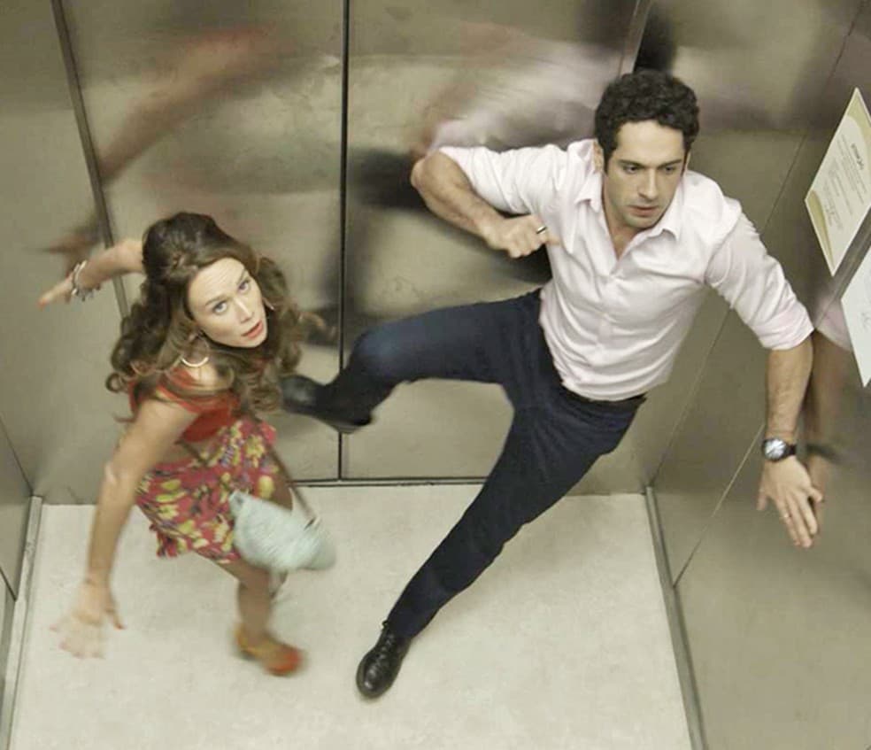 Tancinha e Beto ficam presos no elevador — Foto: TV Globo Tancinha e Beto ficam presos no elevador — Foto: TV Globo