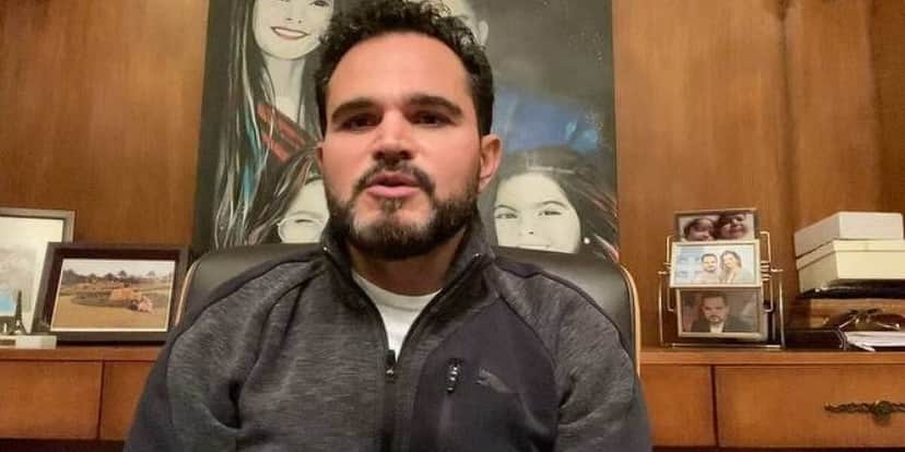 O cantor sertanejo Luciano Camargo tem uma péssima relação com Weliton, seu filho com Cleo Loyola (Foto: Divulgação) O cantor sertanejo Luciano Camargo tem uma péssima relação com Weliton, seu filho com Cleo Loyola (Foto: Divulgação)