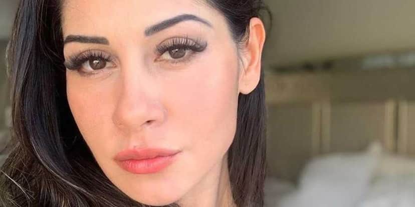 Mayra Cardi tira a roupa e rouba à cena (Foto: Reprodução) Mayra Cardi tira a roupa e rouba à cena (Foto: Reprodução)