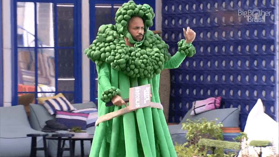 Projota se irrita ao ter que esperar para fazer o raio-x no BBB (Foto: Reprodução/Globo) Projota se irrita ao ter que esperar para fazer o raio-x no BBB (Foto: Reprodução/Globo)