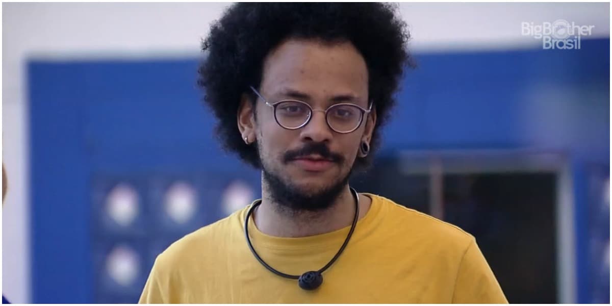 Professor fica aos prantos após sofrer com comentário preconceituoso Professor fica aos prantos após sofrer com comentário preconceituoso