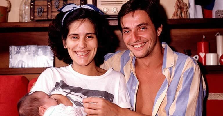 Cleo Pires confirma divórcio de Glória Pires e seu marido, explode em verdades e entrega dor: "Sofreu muito" Cleo Pires confirma divórcio de Glória Pires e seu marido, explode em verdades e entrega dor: "Sofreu muito"