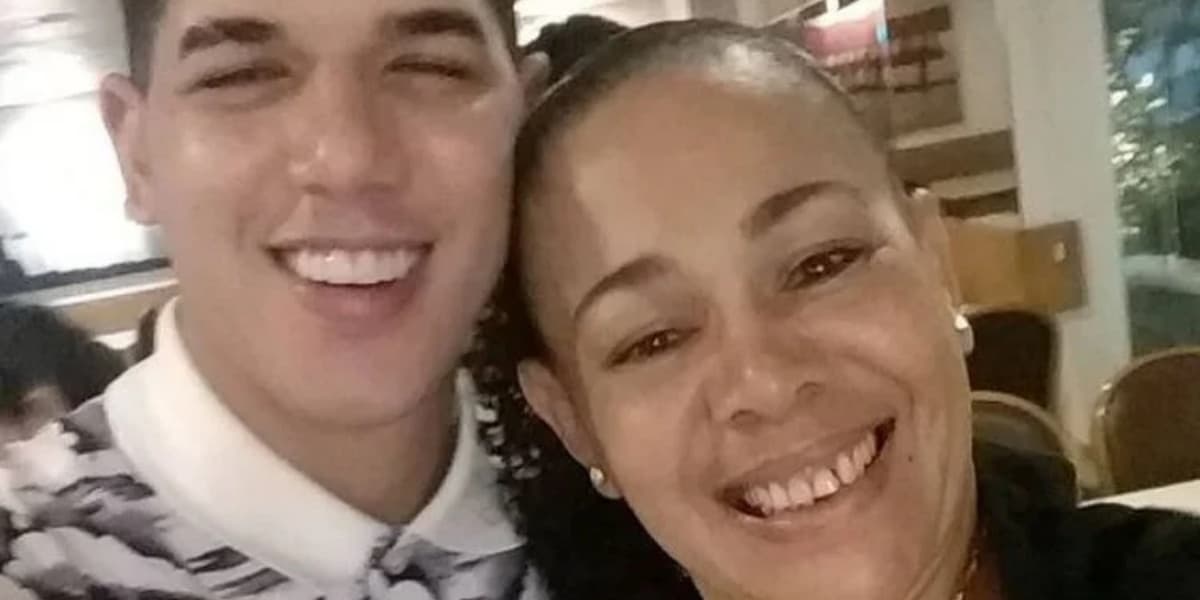 Zé Vaqueiro ao lado da mãe (Foto: Reprodução) Zé Vaqueiro ao lado da mãe (Foto: Reprodução)