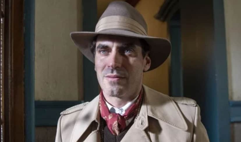 Nikolas Antunes dará vida a Plínio, ator gay que se envolverá com Leopoldo (Michel Blois) em 'Além da Ilusão' (Foto: Reprodução / Globo) Nikolas Antunes dará vida a Plínio, ator gay que se envolverá com Leopoldo (Michel Blois) em 'Além da Ilusão' (Foto: Reprodução / Globo)