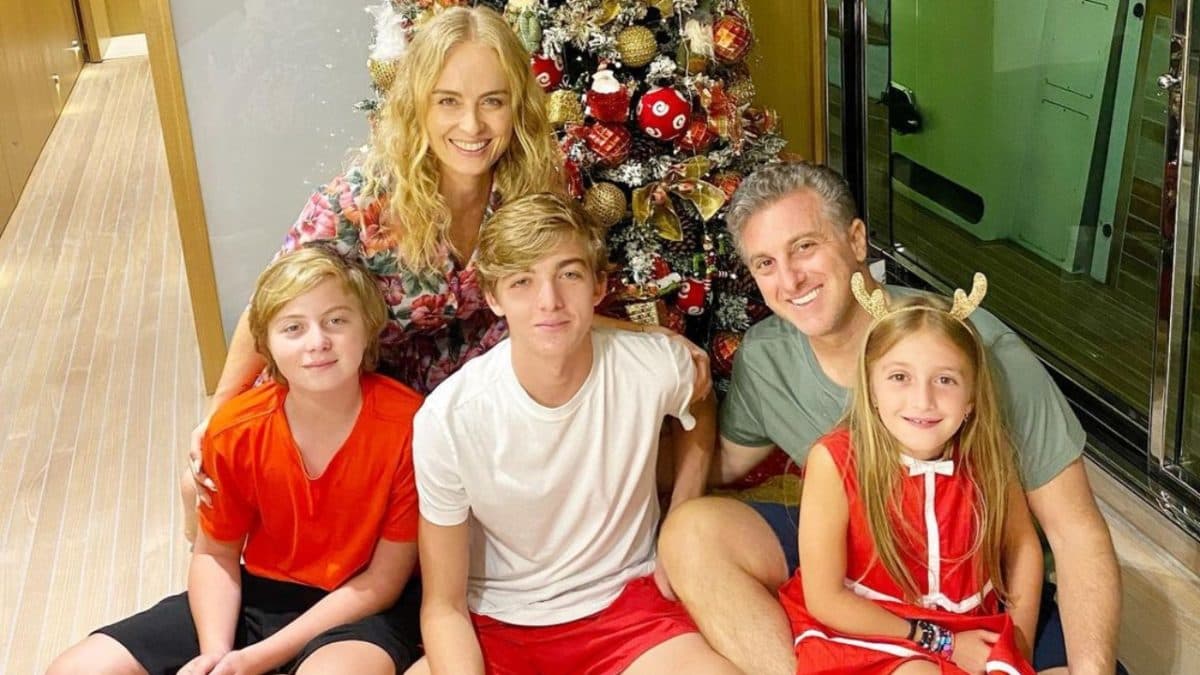 Angélica, Luciano Huck, e os filhos, Joaquim, Benício e Eva (Foto: Reprodução) Angélica, Luciano Huck, e os filhos, Joaquim, Benício e Eva (Foto: Reprodução)